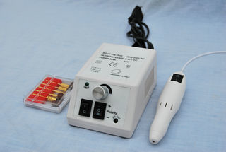 Forme de stylo électrique Nail Drill 18000 RPM de 3,2 mm 50 / 60 HZ avec toutes les couleurs pour la maison utilisation
