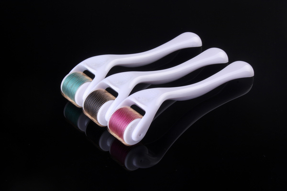 Système sûr de roulement de Derma, thérapie micro de rouleau d'aiguille avec lumière bleue/rouge/jaune/vert LED