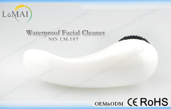Détergent facial rechargeable de résistant à l'eau, s'exfoliant la brosse de détergent de peau