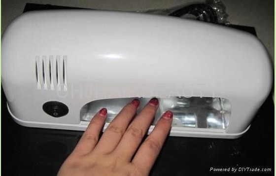 Émetteur à rayonnement ultraviolet de soin et de protection 110v-220v 9w d'ongle d'OEM/ODM pour pour le traitement UV d'ongle