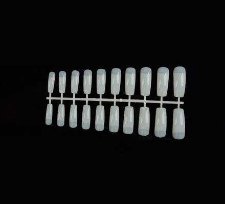 La longue courbe de mode/clou artificiel normal de place incline