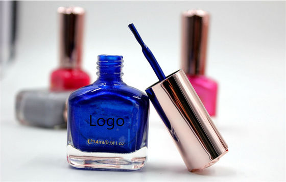 La marque de distributeur a adapté le vernis à ongles aux besoins du client, le vernis à ongles de gel de femmes 14ml